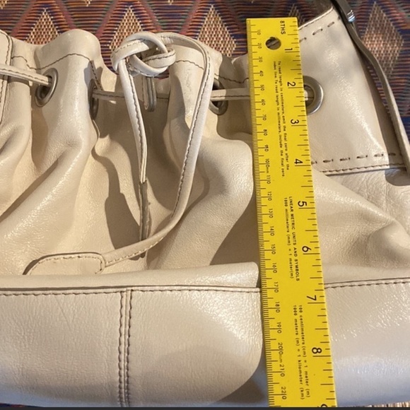 Vintage GUC Cole Hann leather Ecru shoulder bucket bag - Picture 4 of 7